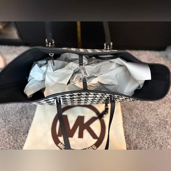 Michael Kors Houndstooth Jet set tote w/ dusty - Picture 10 of 17